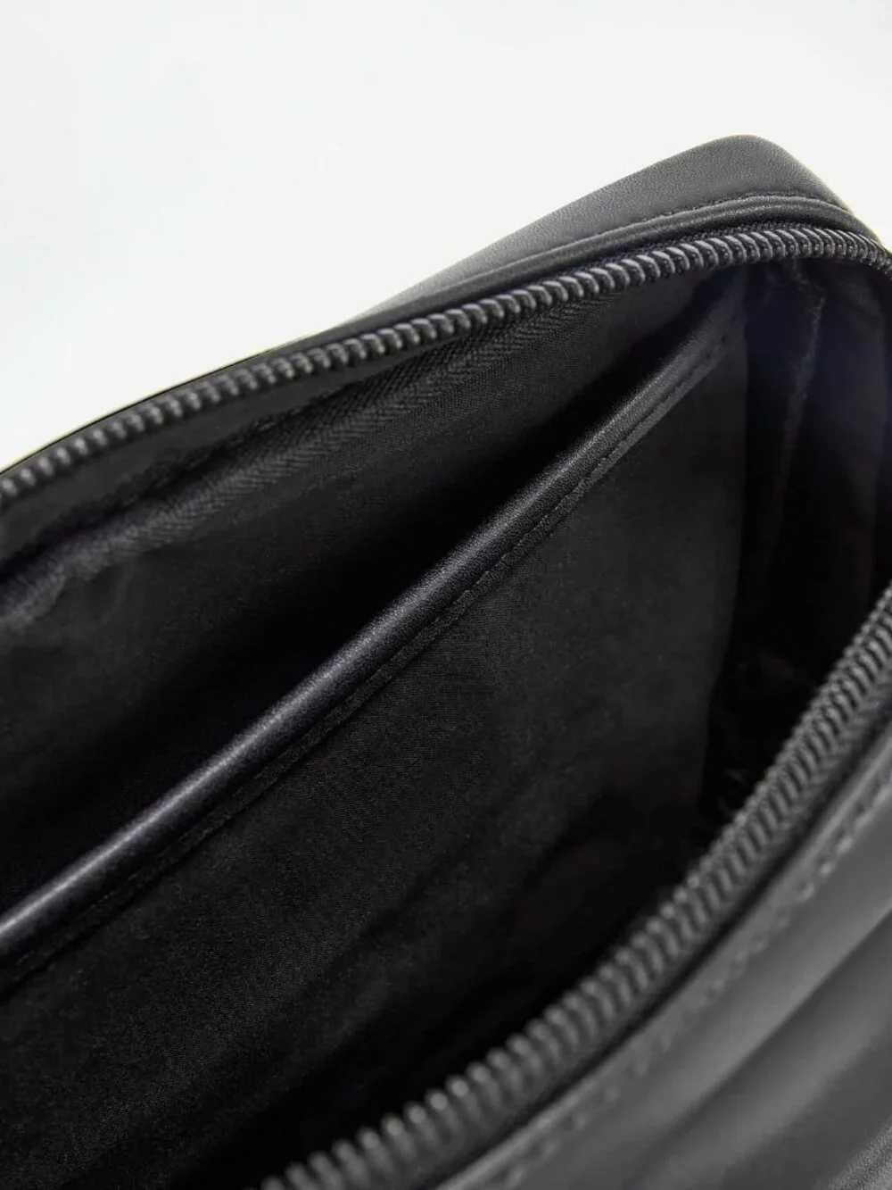 Nex Voyager Crossbody - Obsidian